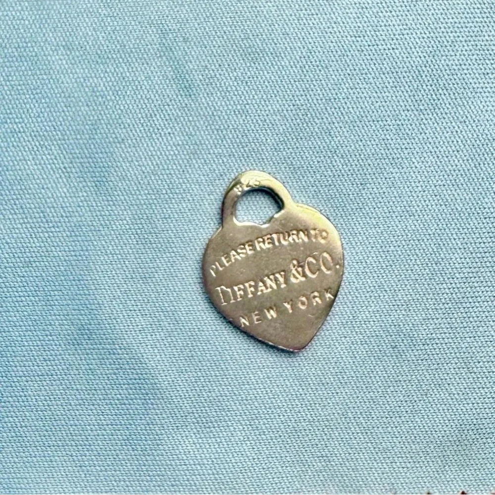 Tiffany & Co. Silver Heart Tag pendant authentic. - Picture 2 of 8